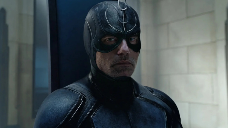 Black Bolt looking to side