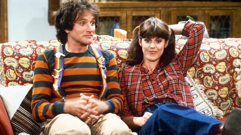 Mork and Mindy on couch