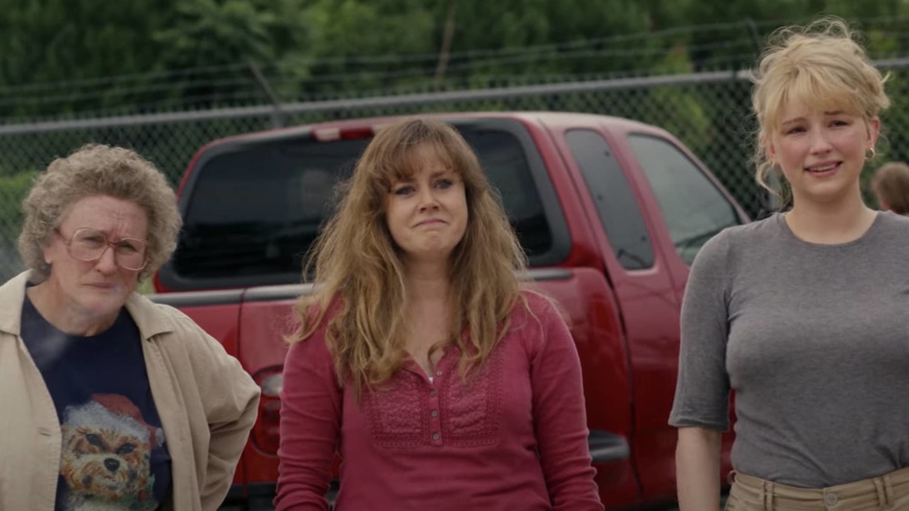 Amy Adams and Glenn Close star in Netflix's Hillbilly Elegy